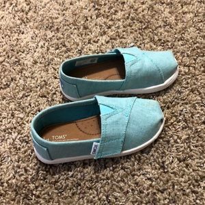 TOMS Toddler Size 8 NWT